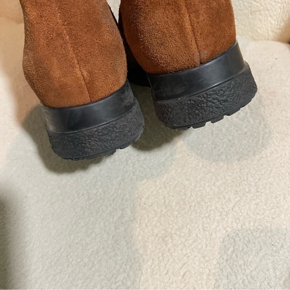 Elegant Tan Suede Winter Boots - Picture 8 of 11